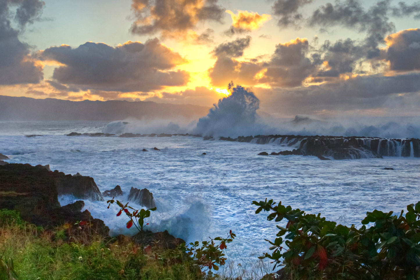 f Crashing waves on the rocks at Sharks Cove on the Island of Oahu