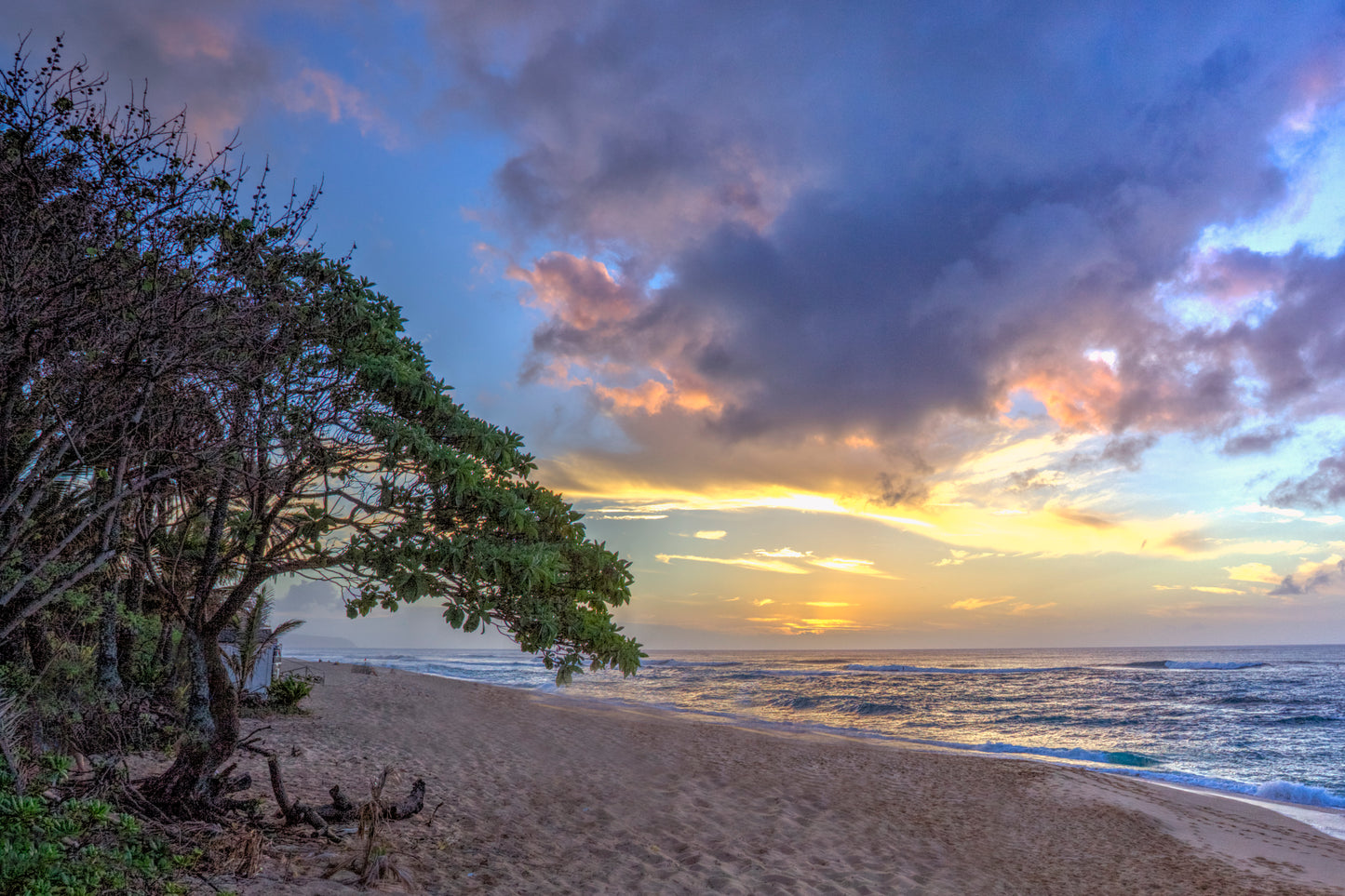 c A stunning vibrant sunset off Sunset Beach on the North Shore of Oahu
