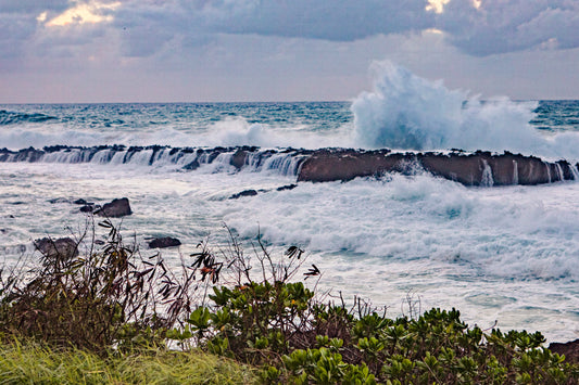 LE  Crashing Waves on the on the North Shore of Oahu _W3A3267